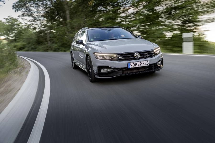  Volkswagen Passat Variant R-Line Edition (B8) 2019 года  (фото 25 из 31)